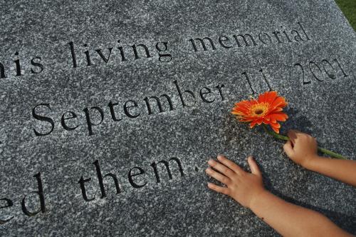 9_11_Memorial_childs_hands